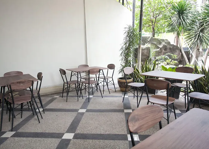 Urbanview Hotel De Kopen Malang By Reddoorz